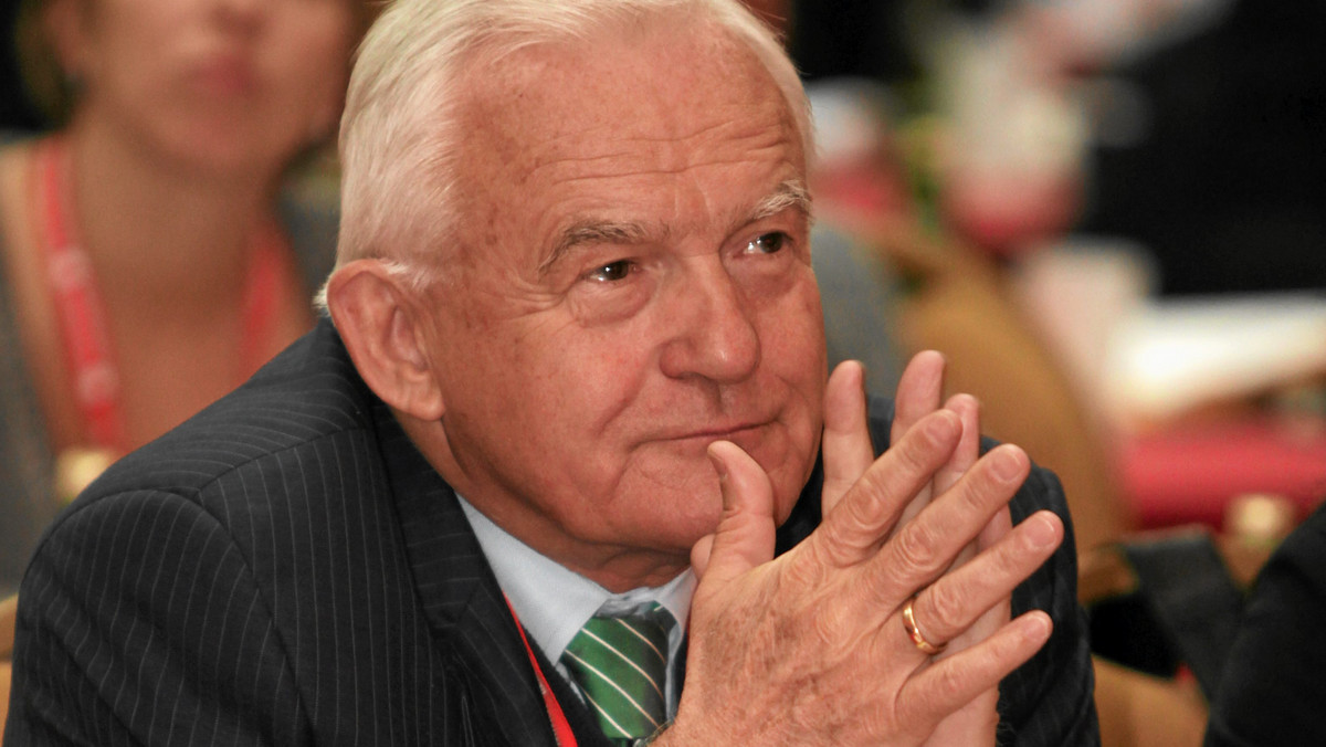 Były premier Leszek Miller oświadczył w wywiadzie dla rosyjskiego dziennika "Nowyje Izwiestija", że "lwią część winy za katastrofę samolotu Lecha Kaczyńskiego ponosi strona polska".