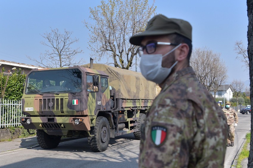 Vojska u Bergamu u aprilu 2020.