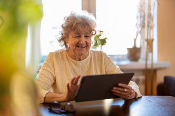 Nyugdíjasoknak indul ingyenes online akadémia a Semmelweis Egyetemen