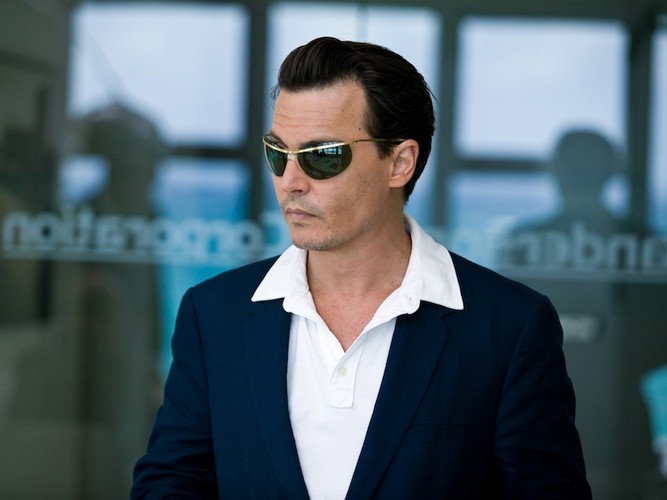 Paul Kemp jest rozwiedzionym pisarzem – alkoholikiem