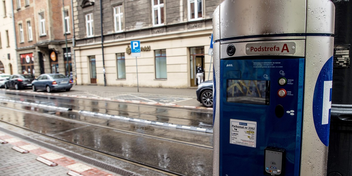 Uchwała o strefie parkowania cofnięta. Nie będzie większych opłat.