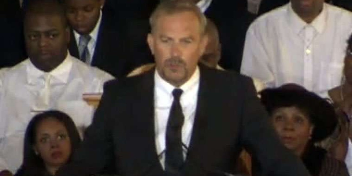 Kevin Costner na pogrzebie Whitney Houston