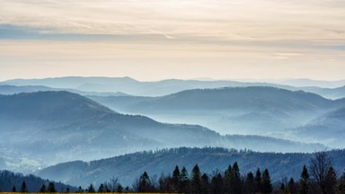 Trudne warunki pogodowe w Beskidach. GOPR ostrzega turystów