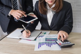 Praktyka w czasie studiów podnosi zarobki w pracy