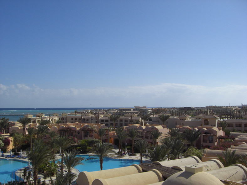 Region Hurghada w Egipcie jest jedną z najpopularniejszych destynacji polskich turystów. Na zdjęciu Makadi Bay. Fot. tacker, źródło: flickr.com. Licencja Creative Commons Attribution-NoDerivs 2.0 Generic