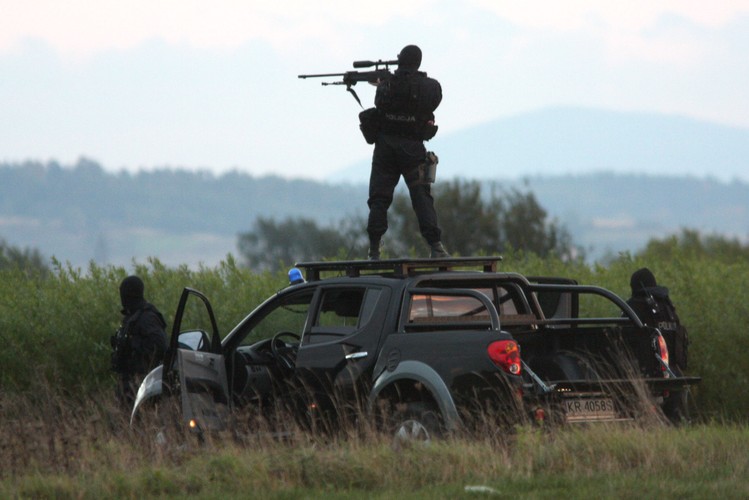 W podkrakowskich Jeziorzanach trwa wielka obława
