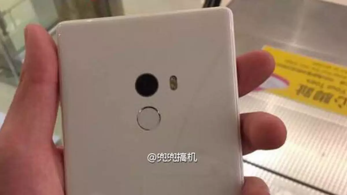 Xiaomi Mi Mix na zdjęciach w białym kolorze