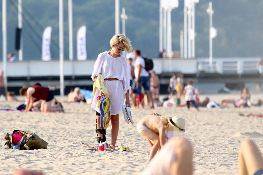 Marieta Żukowska z córką nad morzem