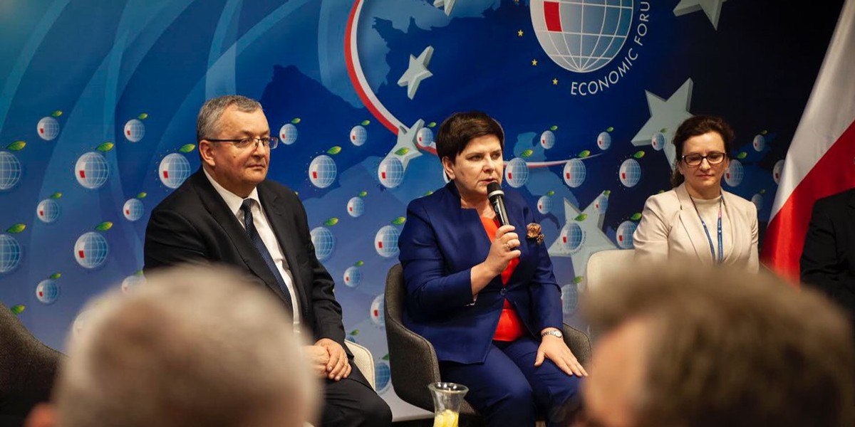 Minister Andrzej Adamczyk na Kongresie w Krakowie wraz z wicepremier Beatą Szydło