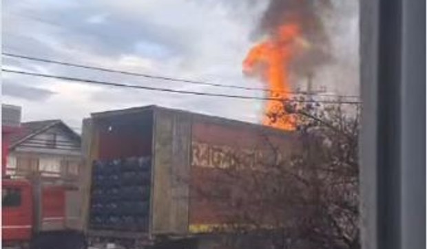 Gori kamion u Mionici