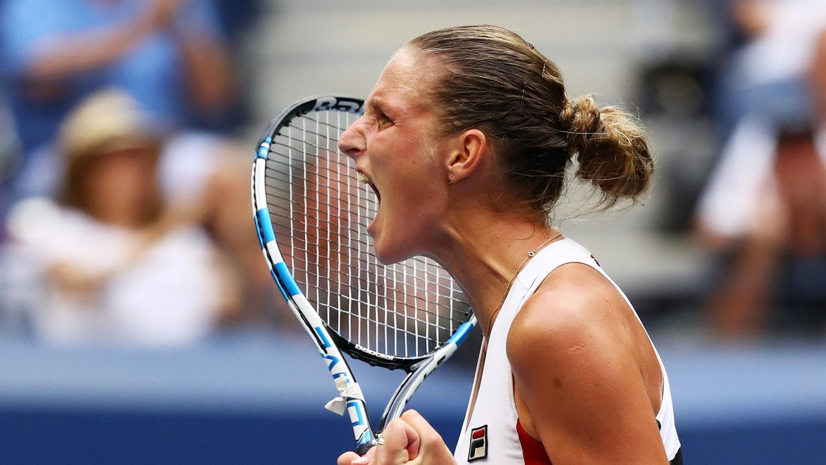 Niewiarygodny mecz w Grupie Białej w Finałach WTA w Singapurze. Karolina Pliskova w spotkaniu pełnym zwrotów akcji pokonała Garbine Muguruzę 6:2, 6:7 (4), 7:5. Kilka godzin wcześniej Agnieszka Radwańska przegrała ze Swietłaną Kuzniecową 5:7, 6:1, 5:7.