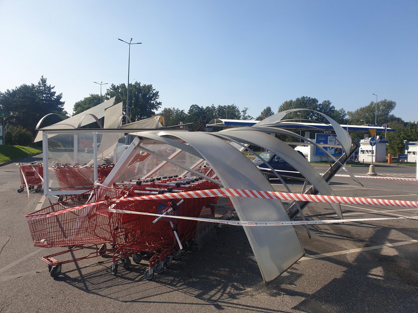 Chciała sobie przypomnieć, jak się prowadzi auto, a... zdemolowała parking