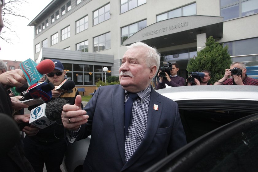 Wałęsa o uchodźcach: to problem. Mogą chcieć ścinać głowy!