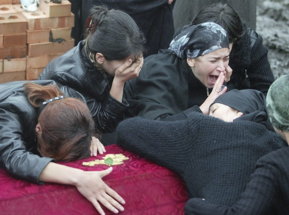 Terroryzm przeniósł się do Rosji. Na zdjęciu matki z Biesłanu