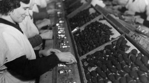 Jak dawniej wyglądała produkcja słodyczy? Niezwykłe zdjęcia
