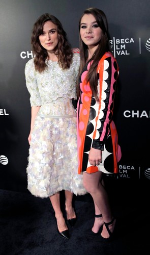 Hailee Steinfeld i Keira Knightley na Tribeca Film Festival