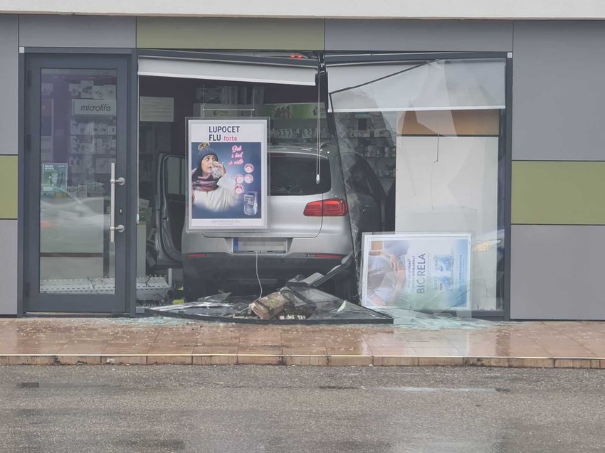 auto-apoteka-foto-ustupljena-fotografija