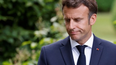 Macron się puszy, ale w kasie ma pustki. Pilnie potrzebuje 20 mld euro. Nowe podatki? Źle. Cięcia? Jeszcze gorzej