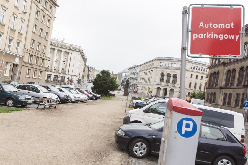 Absurd! Darmowa komunikacja miejska z parkingów widmo