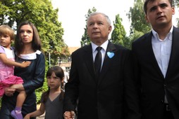 Jaroslaw Kaczynski glosuje