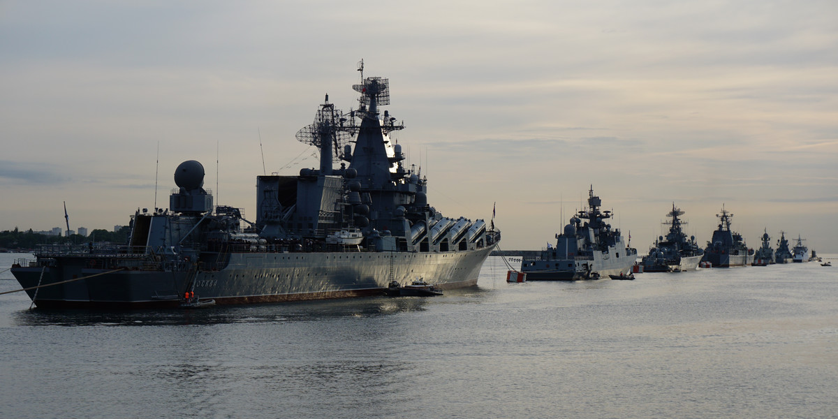 Rosja za pomocą "floty-widmo" ściąga z Syrii pozostawiony tam sprzęt, a potrzebny teraz do wojny na Ukrainie