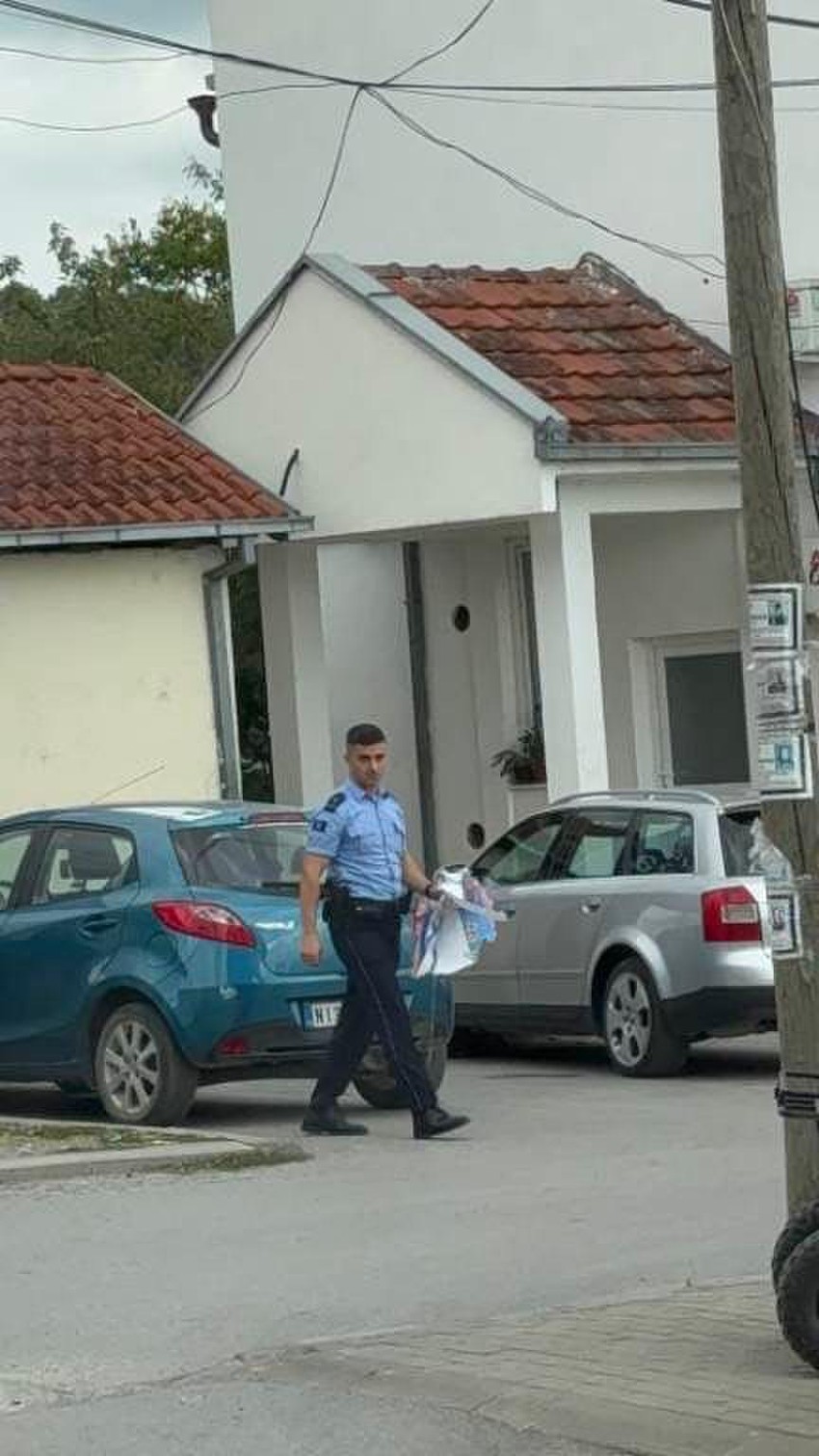 Gornje Kusce pripadnici kosovske policije cepali plakate sa srpskom trobojkom