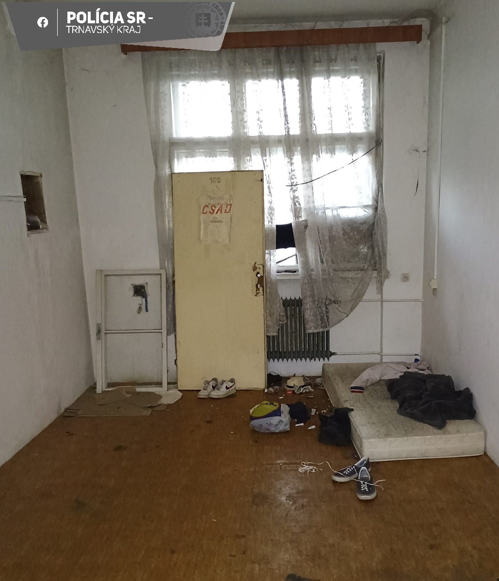 Polícia obvinila šesť osôb, zo skladu železničnej stanice si spravili domov. 