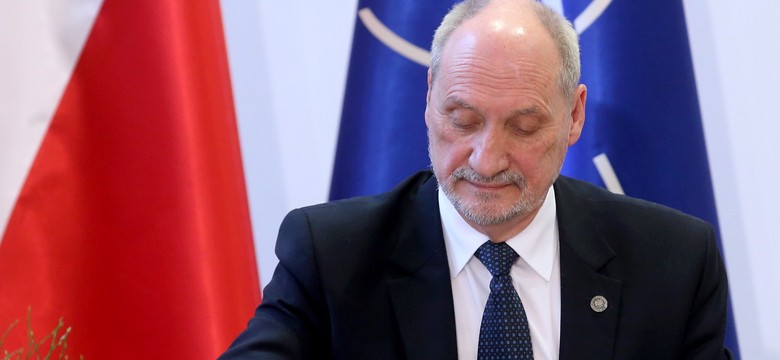 Niszczono dokumenty po katastrofie w Smoleńsku? Macierewicz chce wyjaśnień od prokuratury