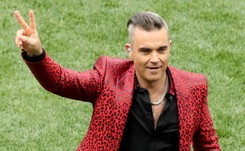 Skandal podczas ceremonii otwarcia mundialu. Robbie Williams pokazał środkowy palec