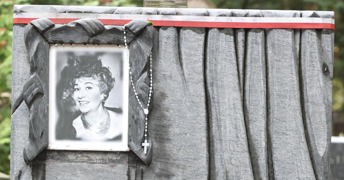 Aż trudno uwierzyć, że ktoś postawił to na grobie! Tak teraz wygląda mogiła Ireny Kwiatkowskiej