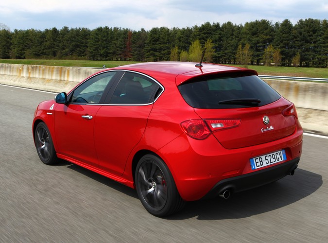 Alfa Romeo Giulietta 1750 TBI/235 KM w wersji Quadrifoglio Verde, czyli Monica Bellucci na torze