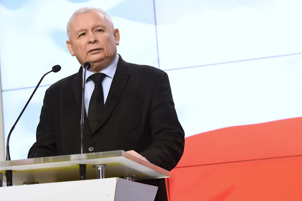 Prezes Prawa i Sprawiedliwości Jarosław Kaczyński podczas konferencji prasowej w siedzibie PiS