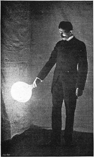 Nikola Tesla opracował m.in. prototyp świetlówki