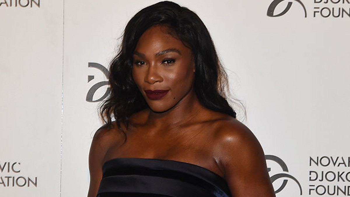 Serena Williams ostatnio jest bardzo aktywna w mediach społecznościowych. Na swoim profilu na Instagramie wrzuciła zdjęcie, na którym pozuje w bluzie i w białej bieliźnie.