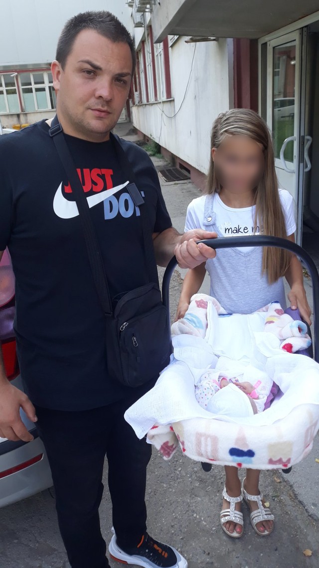 Na žalost, ovoj slici nedostaje mama Dragana