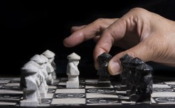 Wiceminister zdrowia: Koncerny farmaceutyczne mogą nas trzymać w szachu