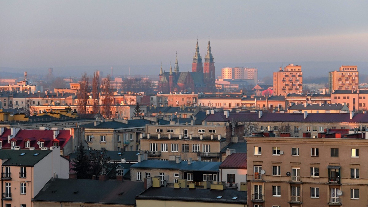 Dzieci i młodzież wspólnie z seniorami. To najnowszy projekt miasta, dzięki któremu w jednym – zupełnie nowym budynku – swoje pasje i zainteresowania będą mogli rozwijać przedstawiciele tych dwóch pokoleń. Na osiedlu pod Dalnią otwarto właśnie Klub Seniora oraz Klub Młodzieżowy "Wolna Strefa".