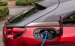 Dopłaty do używanych aut elektrycznych i nowy podatek od spalinowych. Oto rewolucja dla kierowców