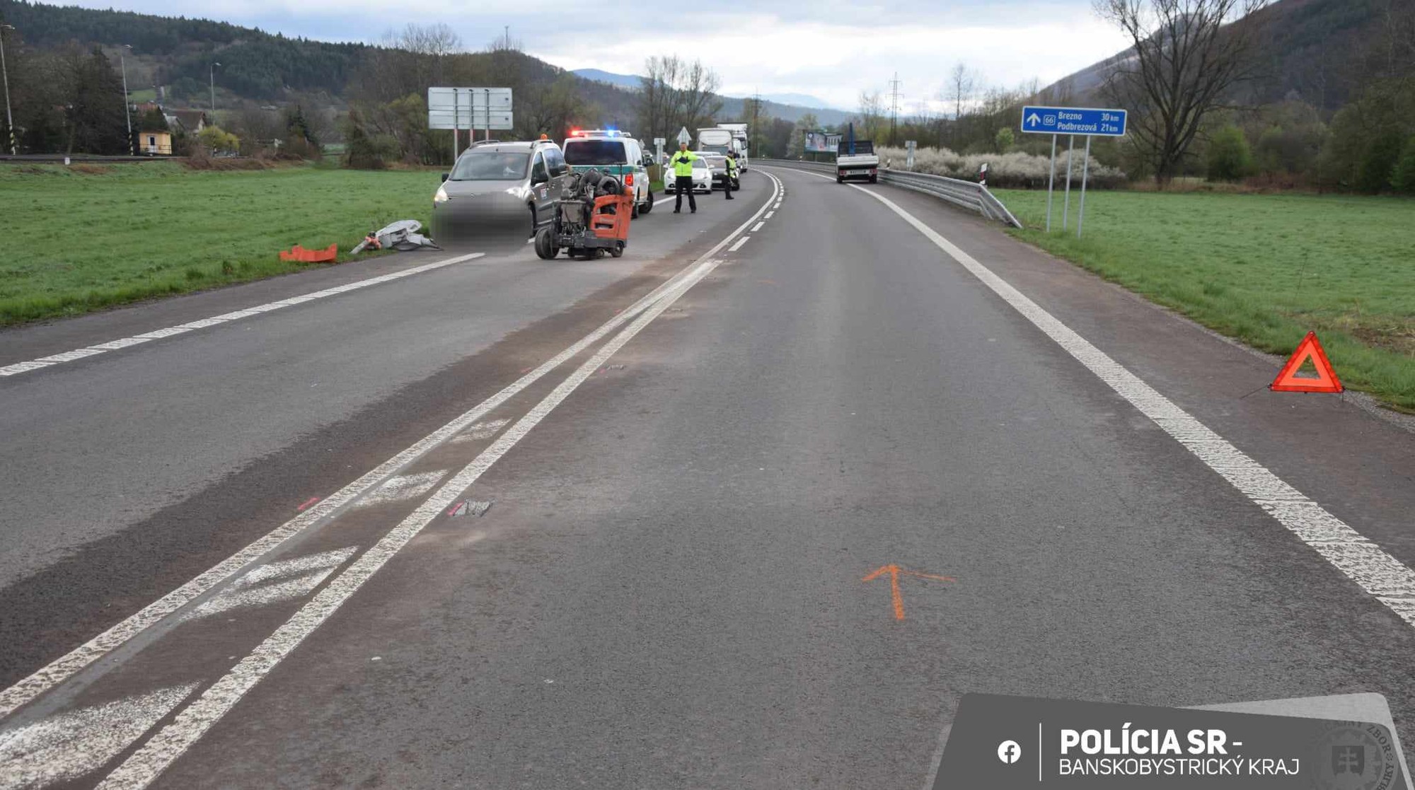 Dodávka pri Slovenskej Ľupči zachytila frézu.