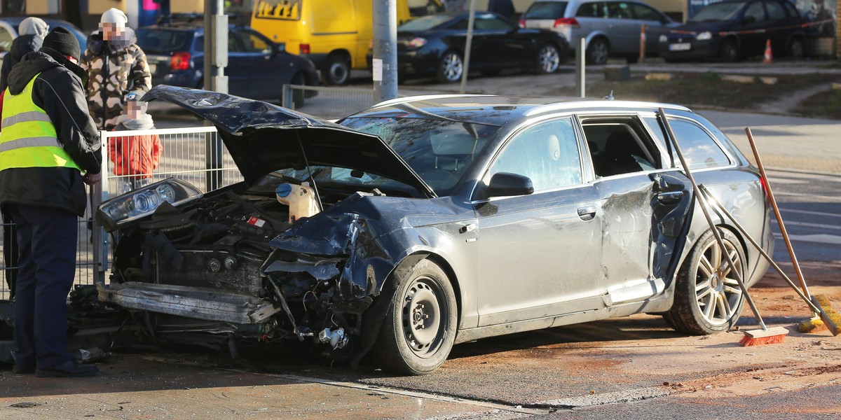 Kierowca Seata doprowadził do zderzenia z Audi na Zachodniej przy Lutomierskiej