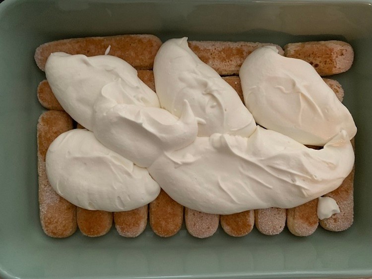 Sladká kombinácia mascarpone, jahôd a piškót, ktorá nikdy nesklame.