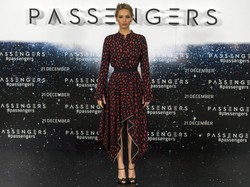 Co dzień lepiej! Jennifer Lawrence w świetnym stylu promuje nowy film. FOTO