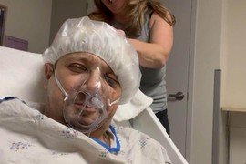 Slavnom glumcu polomljeno 30 KOSTIJU, pluća mu KOLABIRALA i svi su mislili da je MRTAV ČOVEK! Ali on je PREVARIO SMRT, pa našao novu ljubav i to 28 GODINA MLAĐU