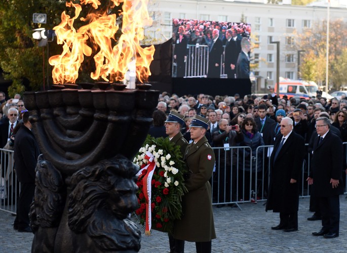 Ceremonia przed Muzeum Historii Żydów Polskich