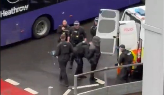 Napad na aerodromu Hitrou