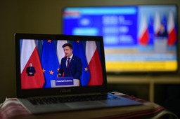 Dworczyk: 30 mln maseczek medycznych, 17,5 mln rękawic jednorazowych - to niektóre z zakupów ostatnich 10 dni