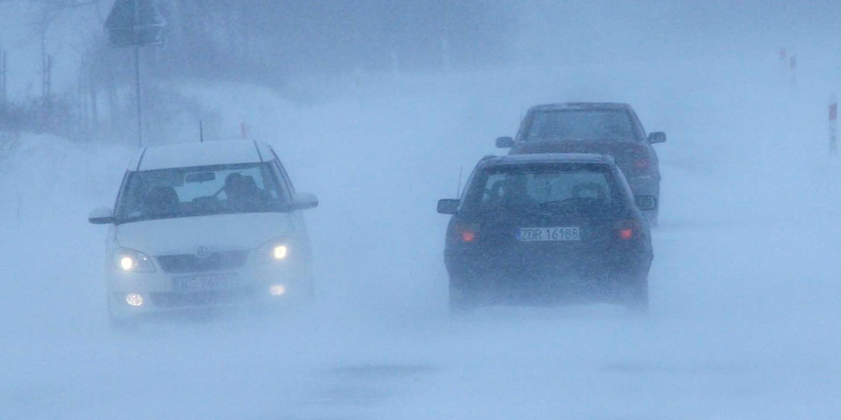 Zawieje i zamiecie śnieżne i porywisty wiatr