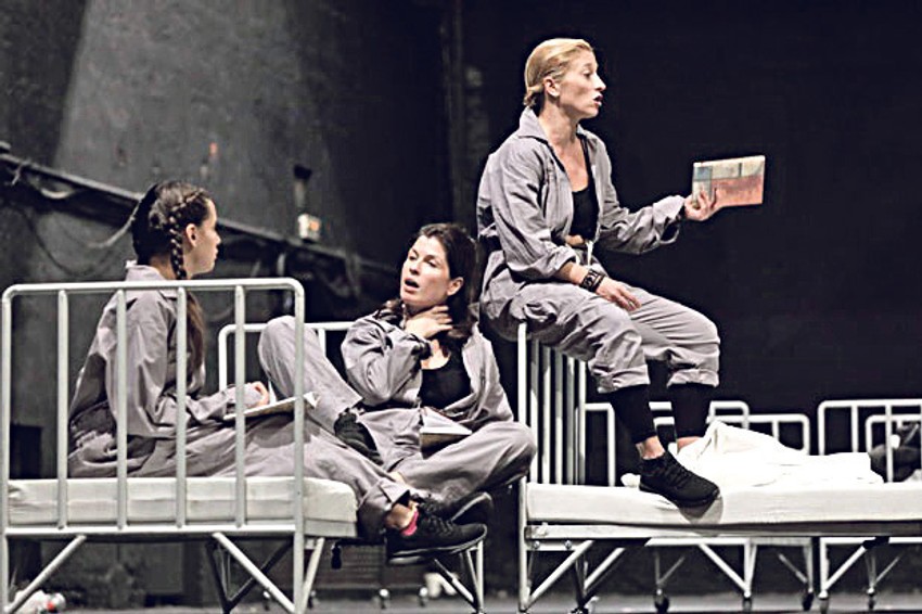 To je komad koji je oda slobodi ljubavi, slobodi misli, slobodi javno kazane reči... Stavljen u prostor neslobode, kakav je zatvor, on dobija nove dimenzije