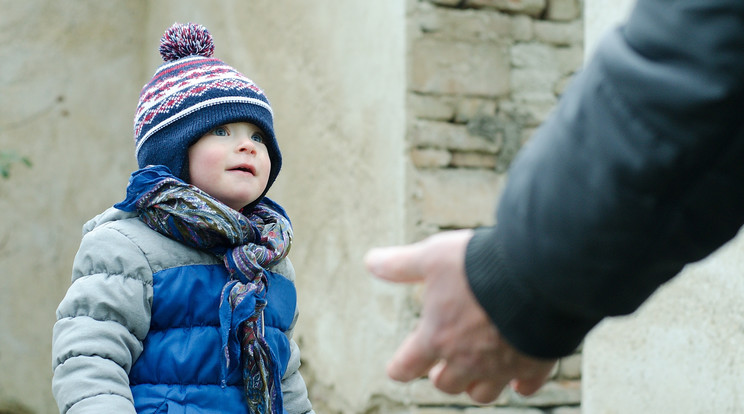 Kössük a gyerek lelkére: soha ne menjen sehova olyannal, akit nem ismer /Fotó: Shutterstock