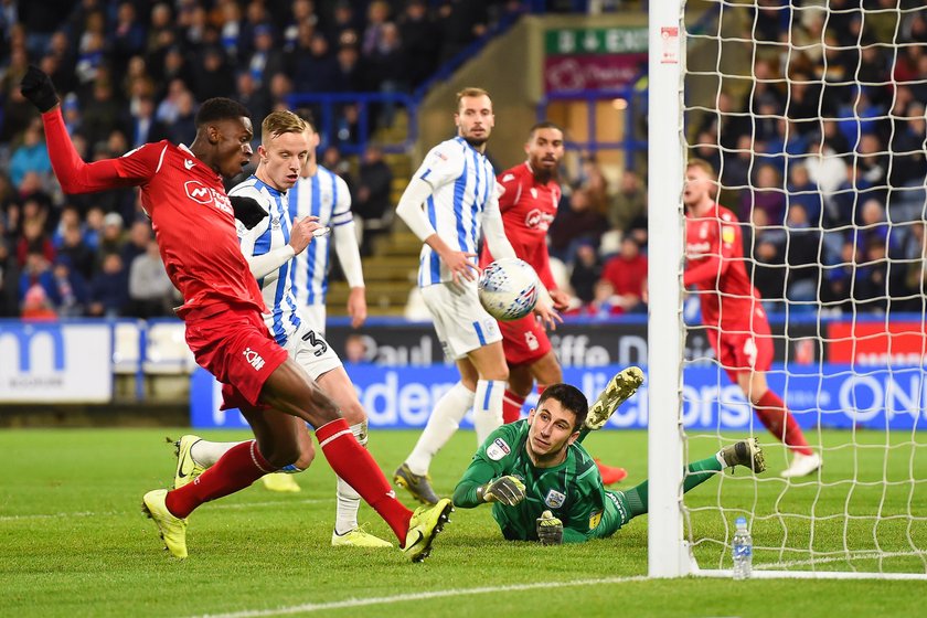 Fatalnie zakończył się mecz Championship Hull City – Huddersfield dla Kamila Grabary (21 l.). 